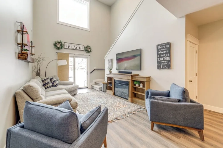 4 Bedrooms Apartment