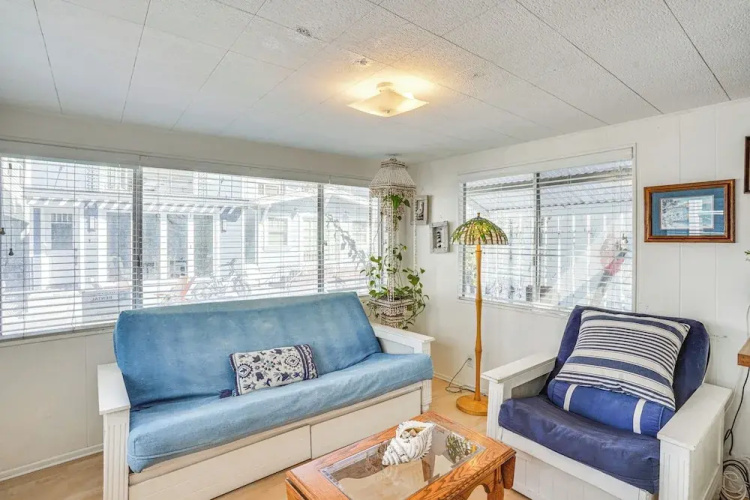 Quaint Avalon Cottage < Half-mi to Beaches!