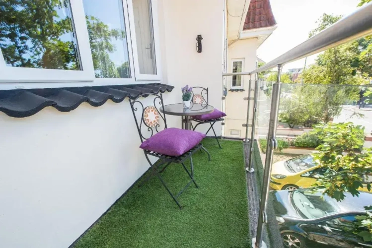 2 Bedrooms Apartment