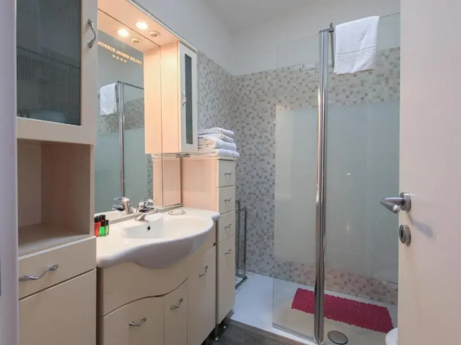 The Boheme Navigli - Quiet & comfy vintage Junior Suite with cozy balcony - 5th attic floor lift to 4th floor - metro' verde -green subway Porta Genova