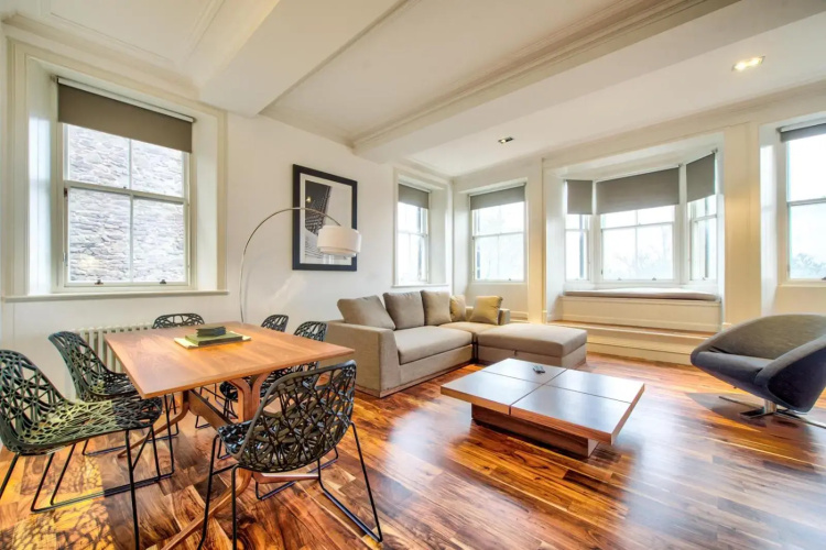 Sumptuous 2BR Apt Next To Edinburgh Castle!