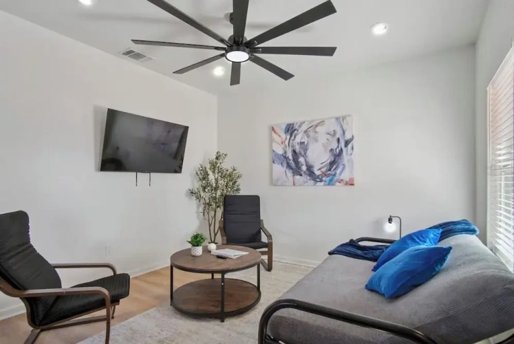 3 Bedrooms Apartment