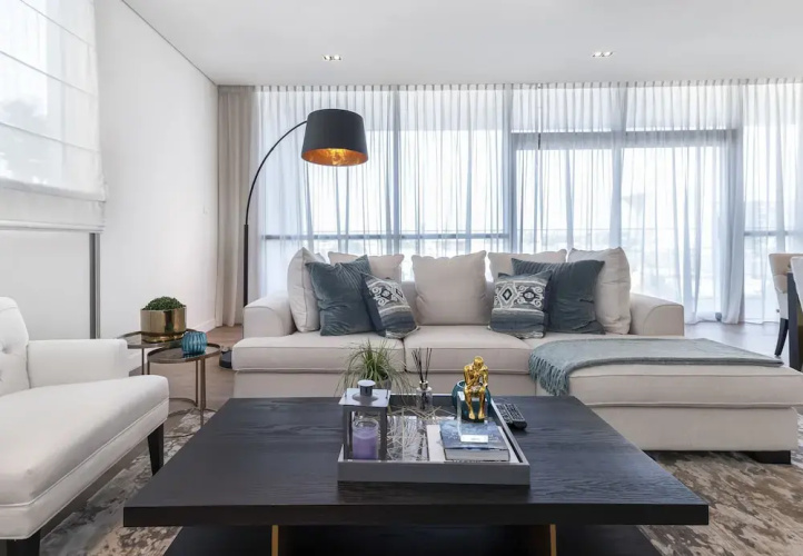Driven Holiday Homes - City Walk 11A