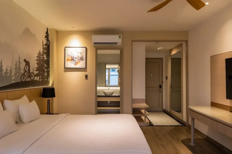 Deluxe Double room with city view