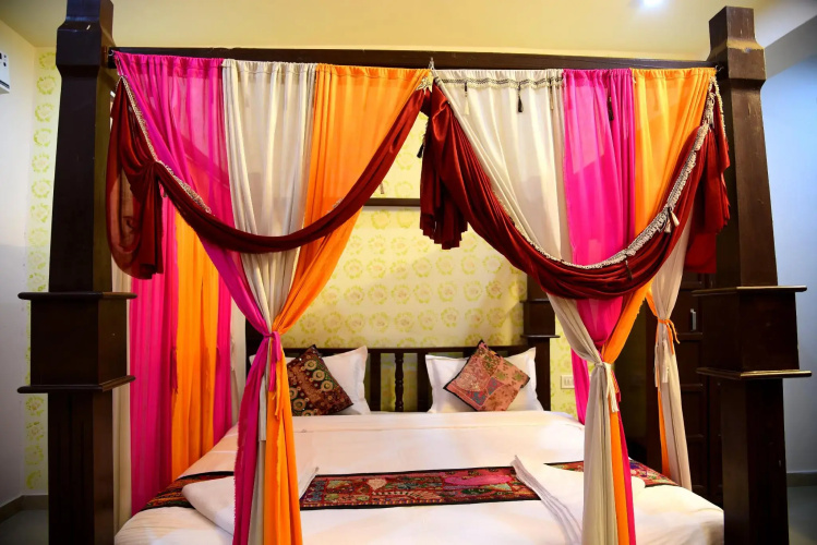 Hotel Marina Mahal