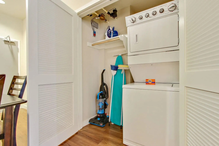 Global Luxury Suites at WilshireOver view