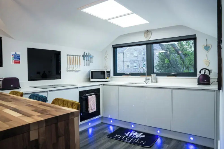 Annex, 2 Bed, Sleeps 4, Parking