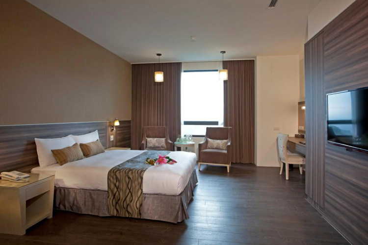 Renyi Lake Hotel