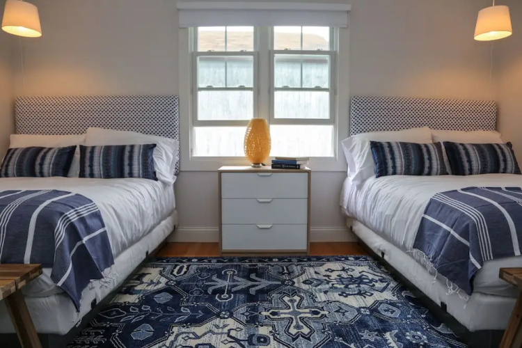The Sea Breeze Inn