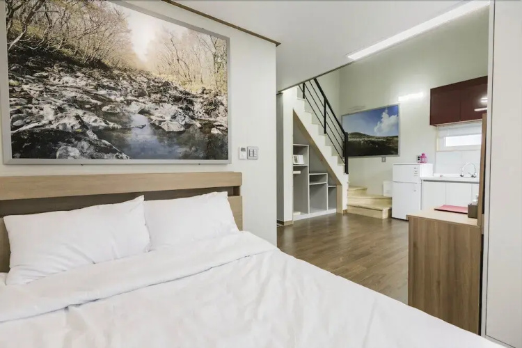 Jeju Batdol Guesthouse