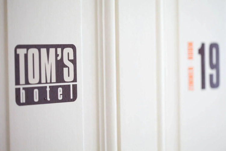 Tom's Hotel