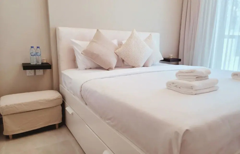 Snug & Congenial 1BR with Canal View