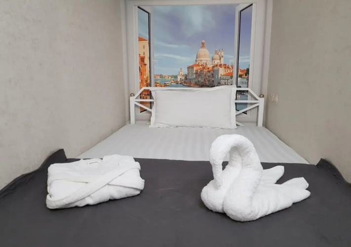 L.E.S. Hotel