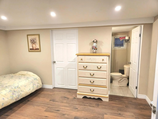 Cozy spacious Apt In Laval, Greater Montreal