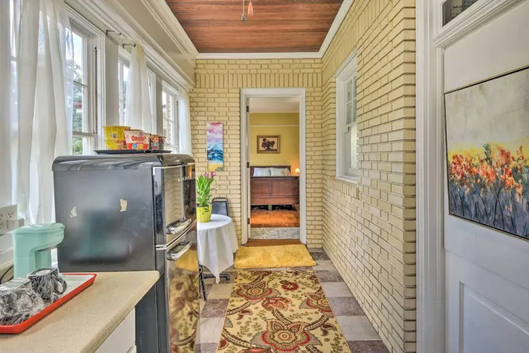 Historic Crescent City Studio - Lakefront w/ Dock!