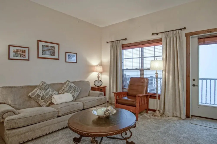 Soaring Eagle #402: 2 Bedrooms, 2 Full Baths: Slope Side, Hot Tubs. Underground Parking