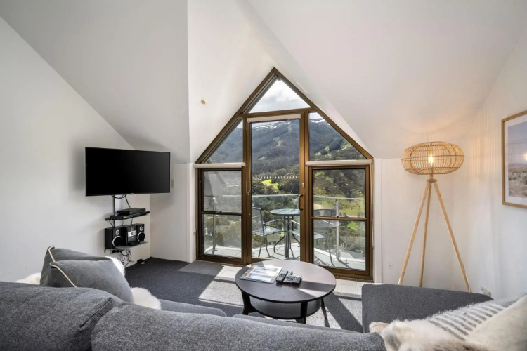 Lantern 1 Bedroom Balcony with Sweeping Mountain View