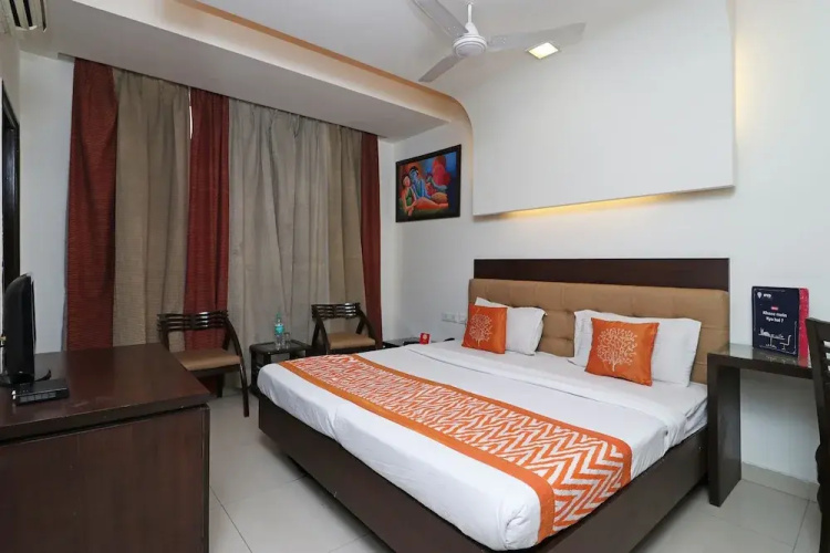 FabHotel Pine Tree