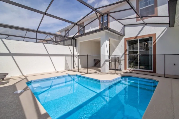 4 Bedrooms Cottage