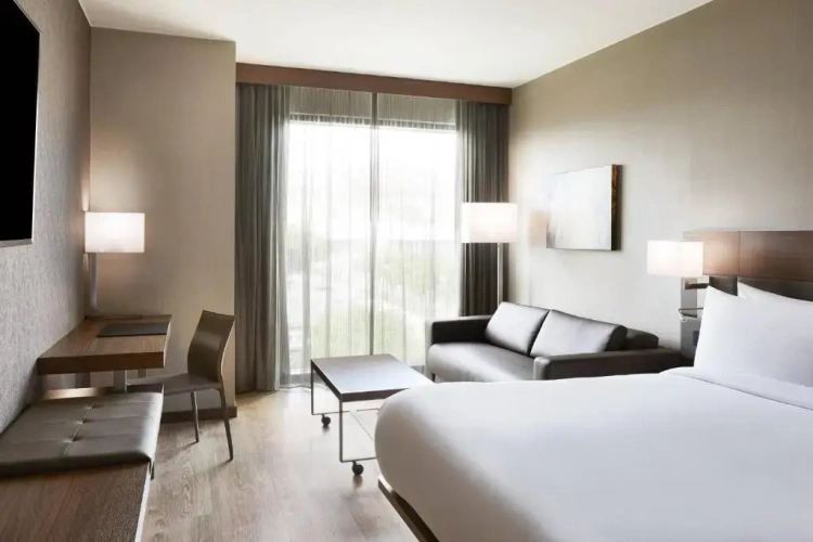 Standard room with city view