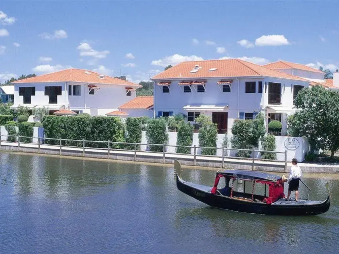Villa Aqua