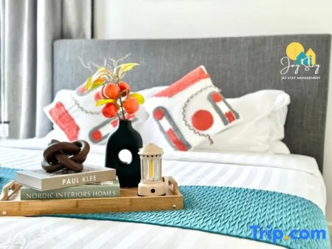 3 Bedrooms Apartment with water view