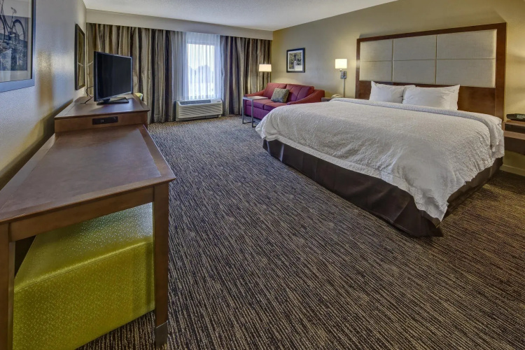 Hampton Inn by Hilton Dunn