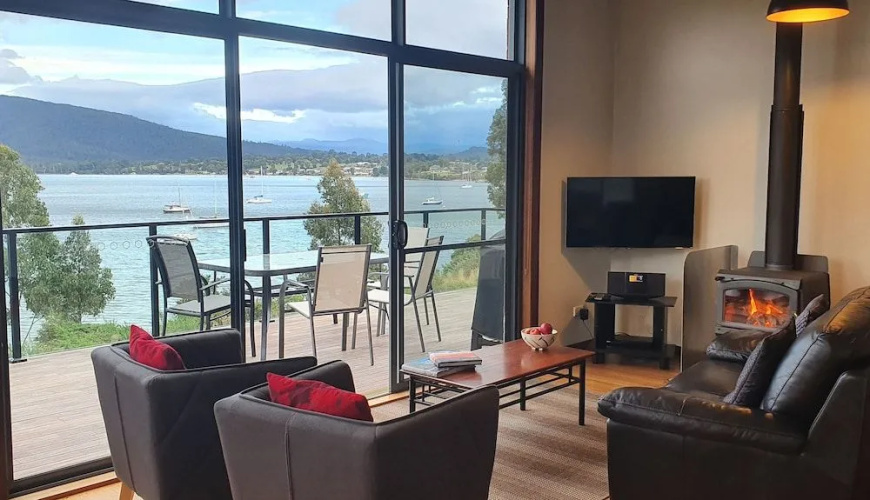 The Beach House- Essentially Tas Dover