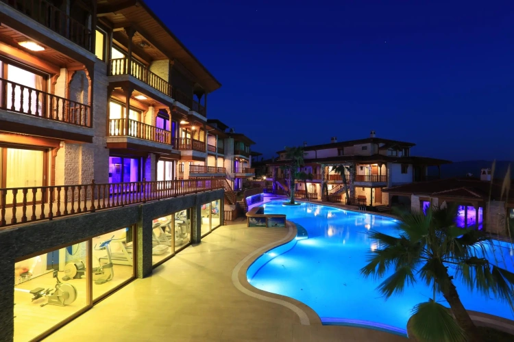 3 Bedrooms Sextuple Suite