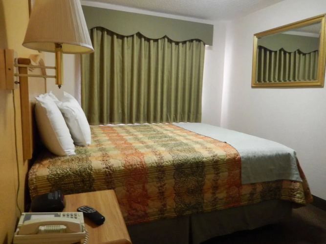 Pearsall Executive Inn
