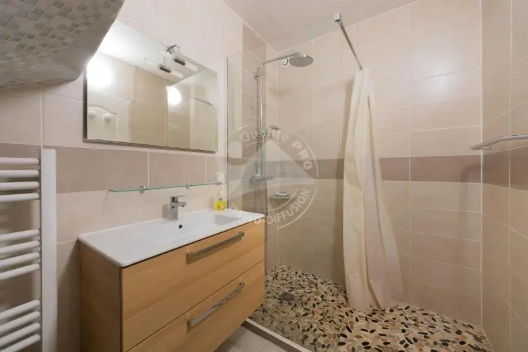 2 Bedrooms Cottage