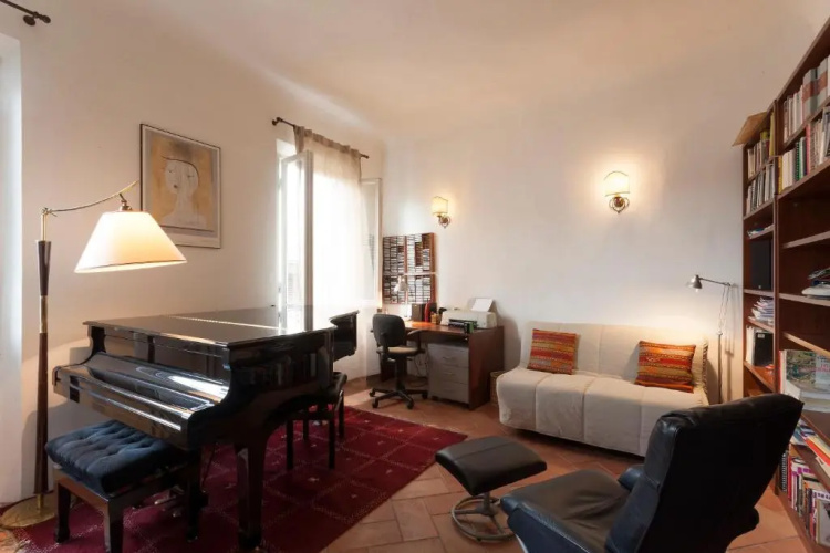 Grand Piano Apartment