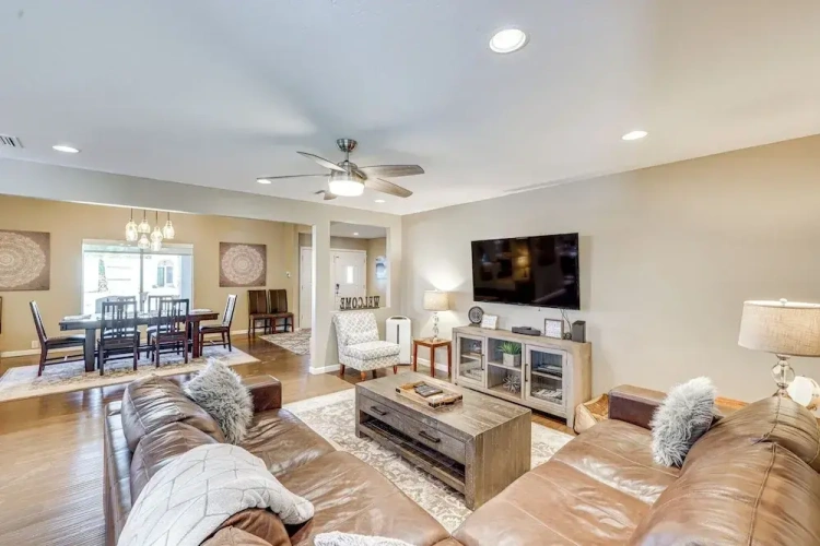5 Bedrooms Cottage