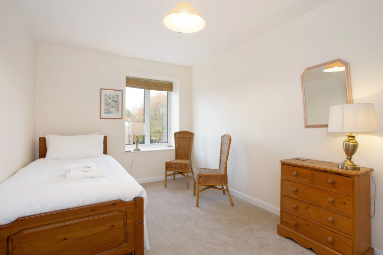 Ideal city centre base with all the iconic sightseeing within easy walking distance.