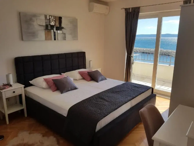 Apartment with sea view