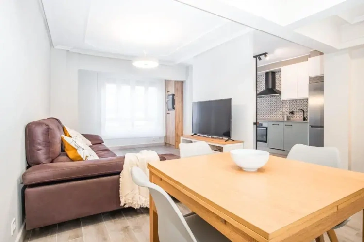 3 Bedrooms Apartment