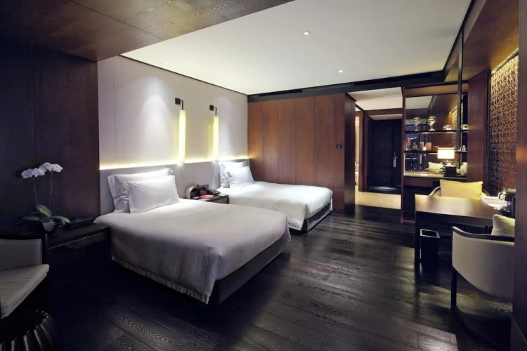 Premier Twin room with balcony