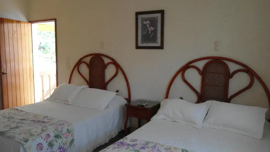 Standard Triple room