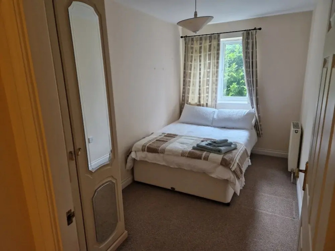 2 Bed Flat - Sleeps 4 - Parking - Wifi