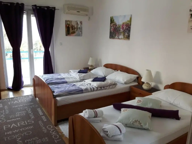 Studio with balcony and with sea view