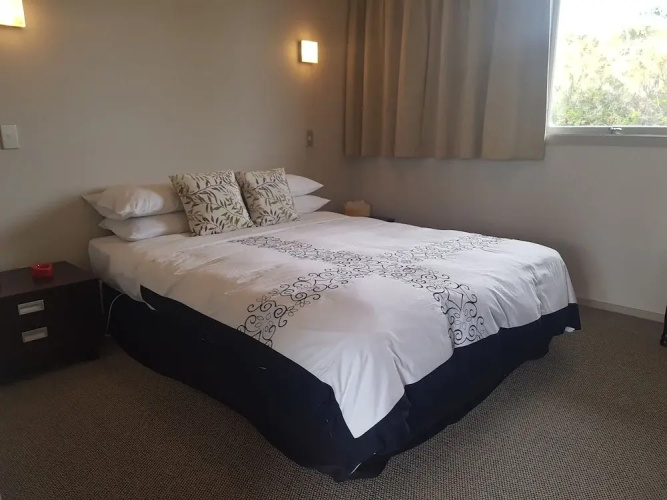 300 Lake Terrace C4