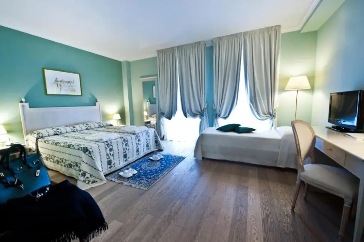 Standard Triple room