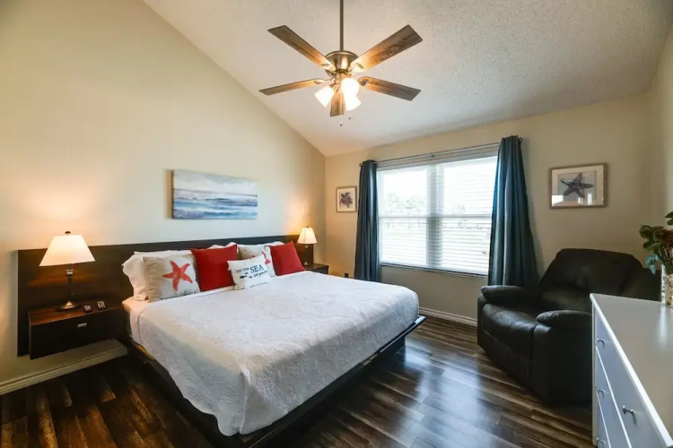 Pier & Pool Access: Bayfront Rockport Escape!