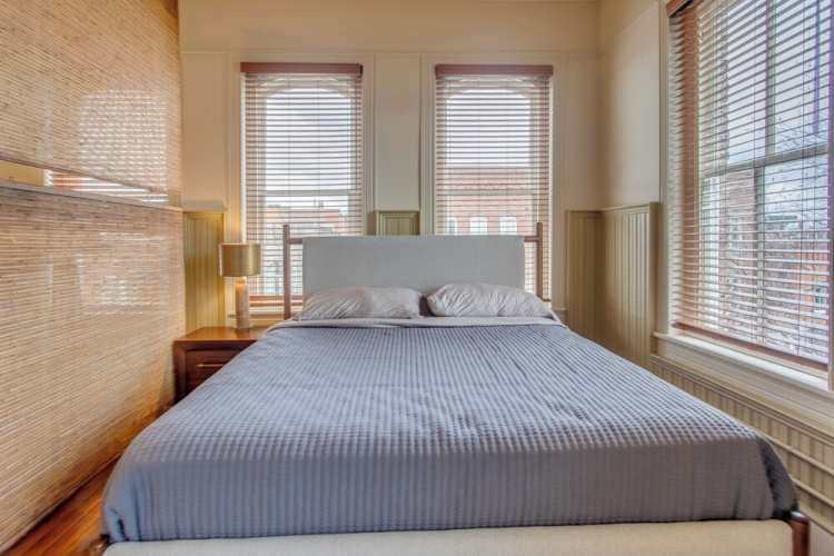Walk to Shops & Restaurants! Dtwn Florence Unit