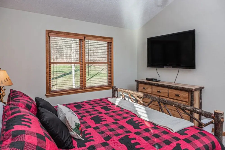 Dancing Bear Lodge by Taylor Made Deep Creek