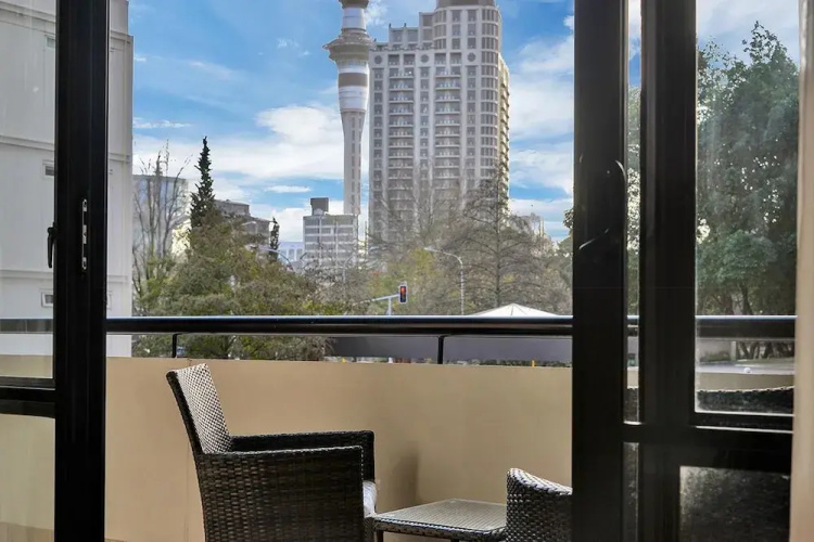 QV Modern Apartment with carpark - 674