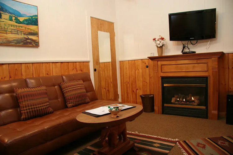 Old Crocker Inn