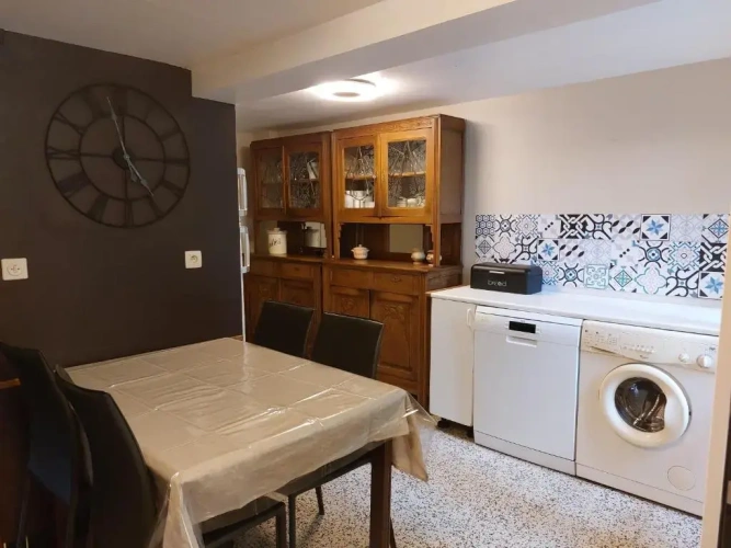 5 Bedrooms Cottage