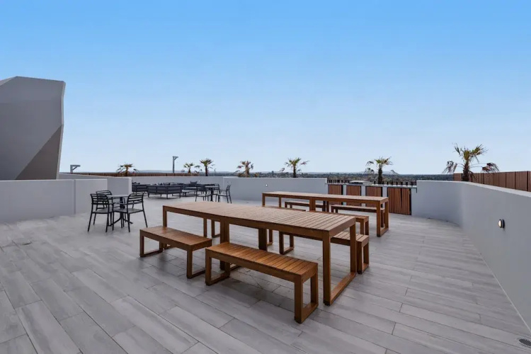 Stylish City-view Apartment With Amenities