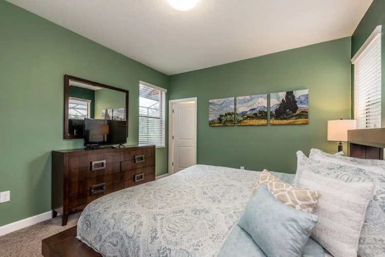 5 Bedrooms Villa